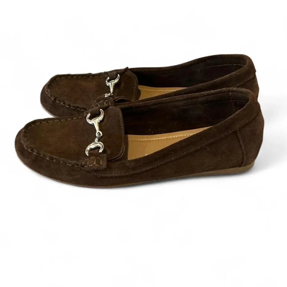 Women’s Brown leather loafers moccasin with silver buckle detail‎ size 7.5